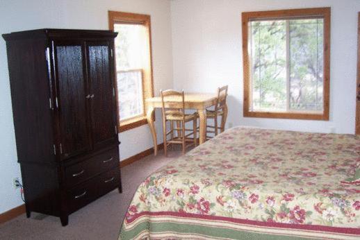 Stone Canyon Inn Tropic Room photo
