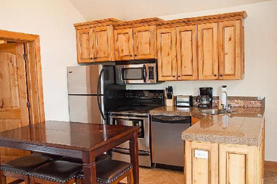 Stone Canyon Inn Tropic Room photo